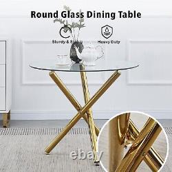 4 chaises de salle à manger blanches en faux cuir et table à manger ronde en verre transparent avec pieds dorés.