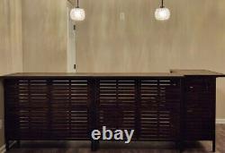 Table de bar en bois pour terrasse extérieure avec dessus solide, style tiki, en acacia, idéal pour le deck nautique en bois de la maison.