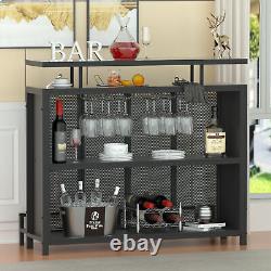 Unité de meuble pour bar à domicile avec rangement d'affichage et support en métal noir pour boissons alcoolisées et vin.